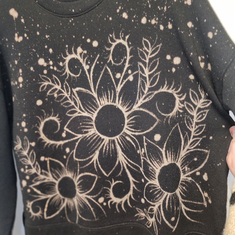 Hand painted sweatshirt but sure.